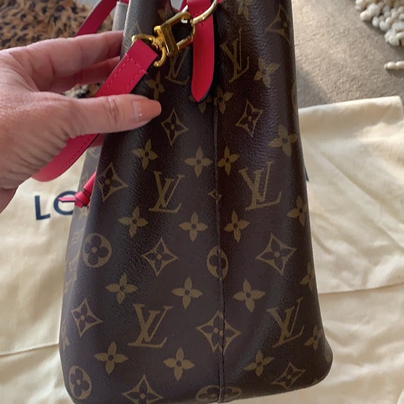 Authentic- LV Neonoe Bucket Drawstring, Freesia, Discontinued Color As Of 2019 - Picture 10 of 11